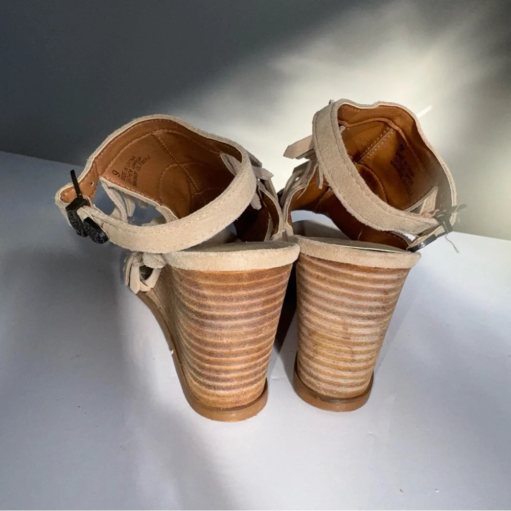 Very Volatile Suede Leather Fringe Wedge Heel Sandals Western Boho Tan Womens 9‎